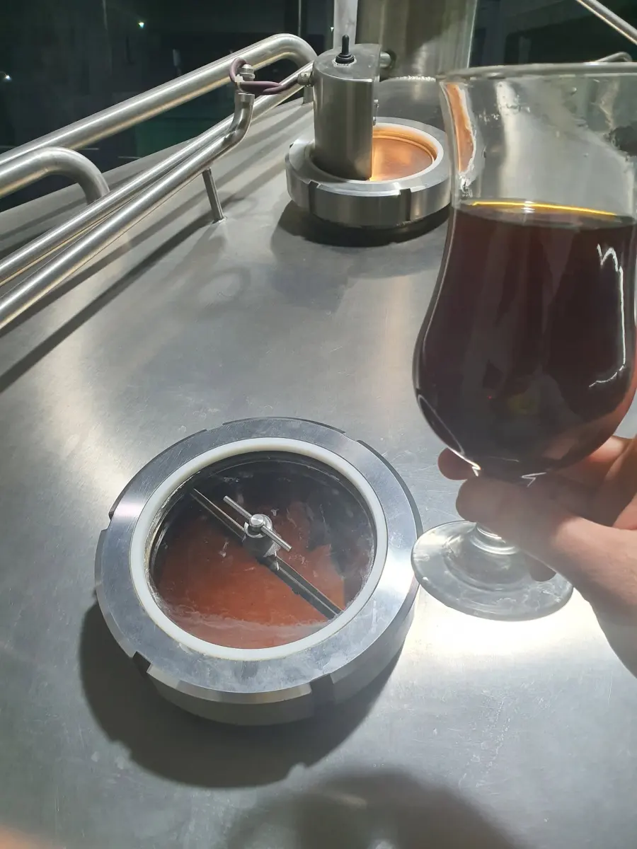 ახალი ლუდი ავზთან / Fresh beer at the tank